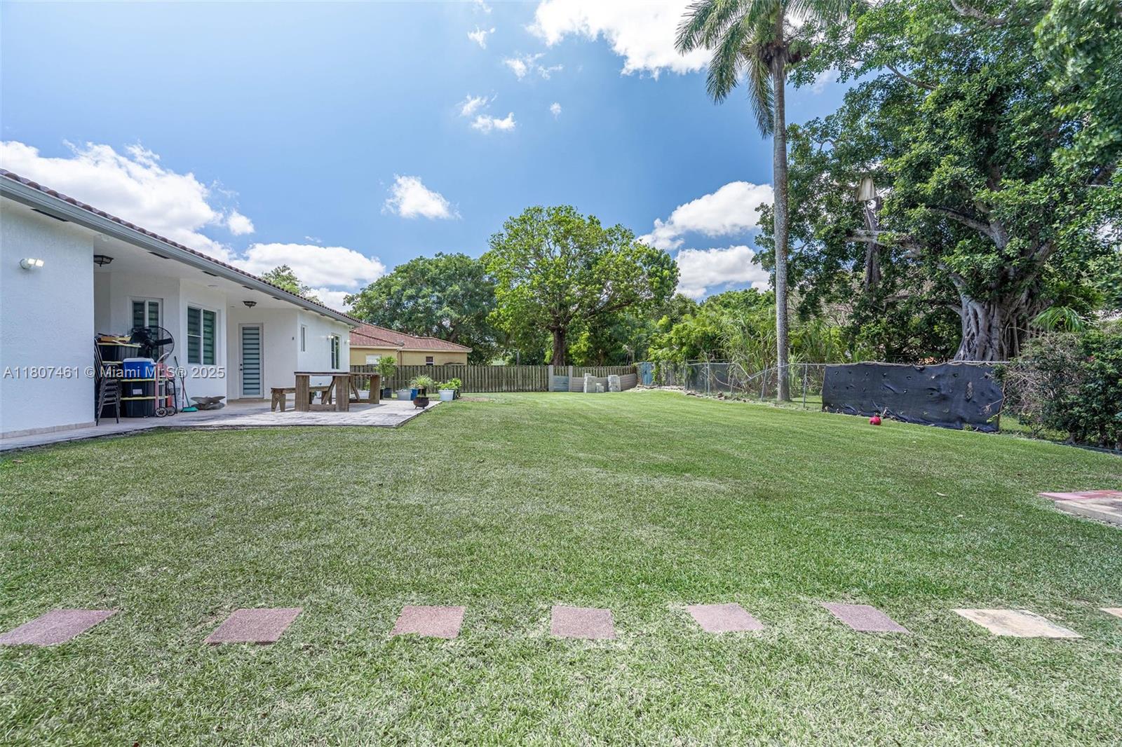 OLD COUNTRY ROAD ESTATES - Residential