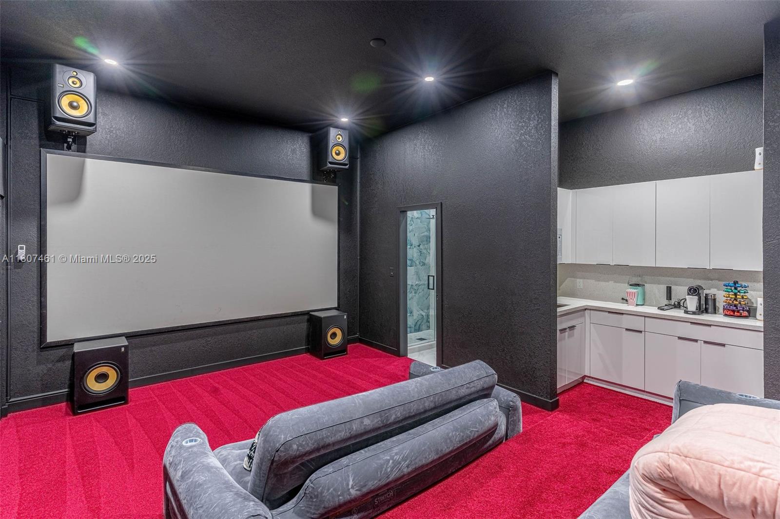 OLD COUNTRY ROAD ESTATES - Residential