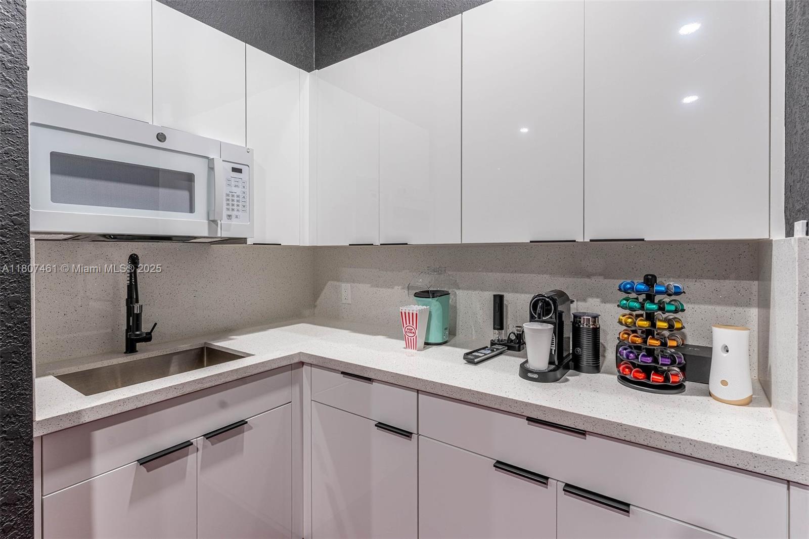 OLD COUNTRY ROAD ESTATES - Residential