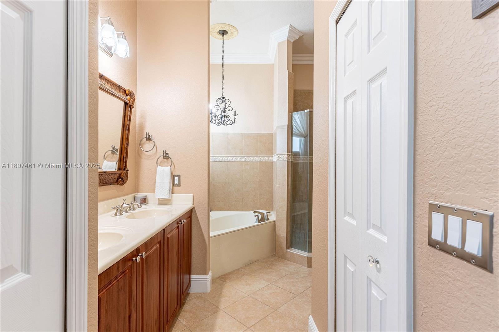 OLD COUNTRY ROAD ESTATES - Residential