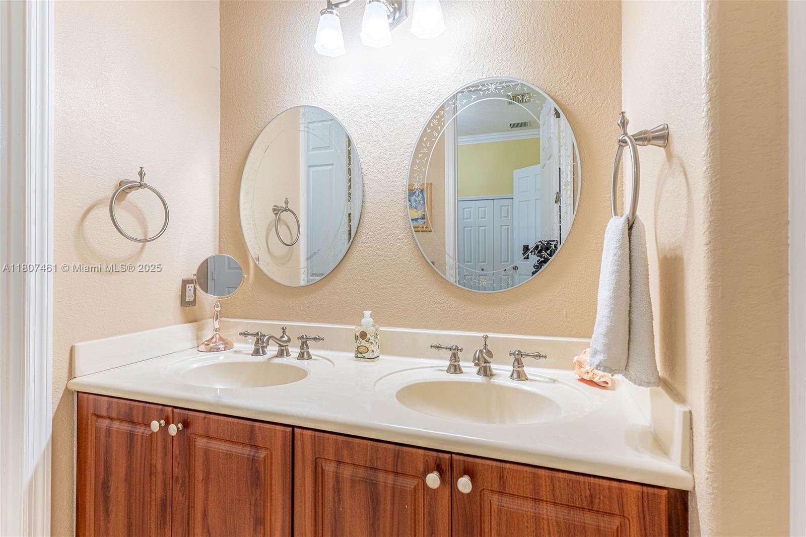 OLD COUNTRY ROAD ESTATES - Residential