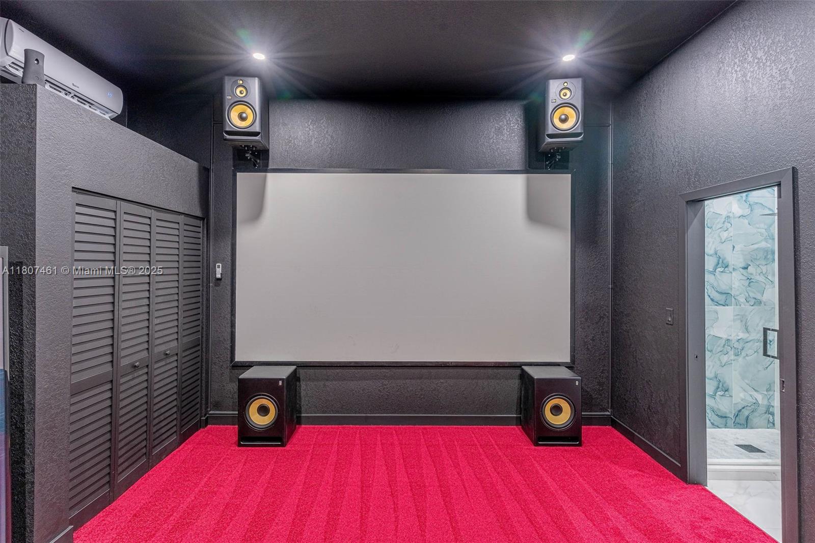 OLD COUNTRY ROAD ESTATES - Residential