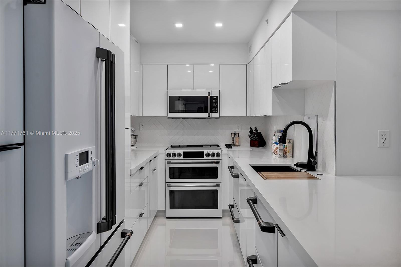 WAVE CONDO - Residential Lease