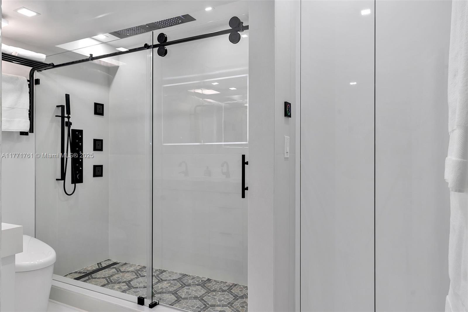 WAVE CONDO - Residential Lease