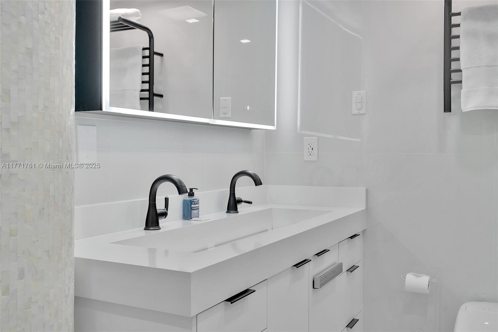 WAVE CONDO - Residential Lease