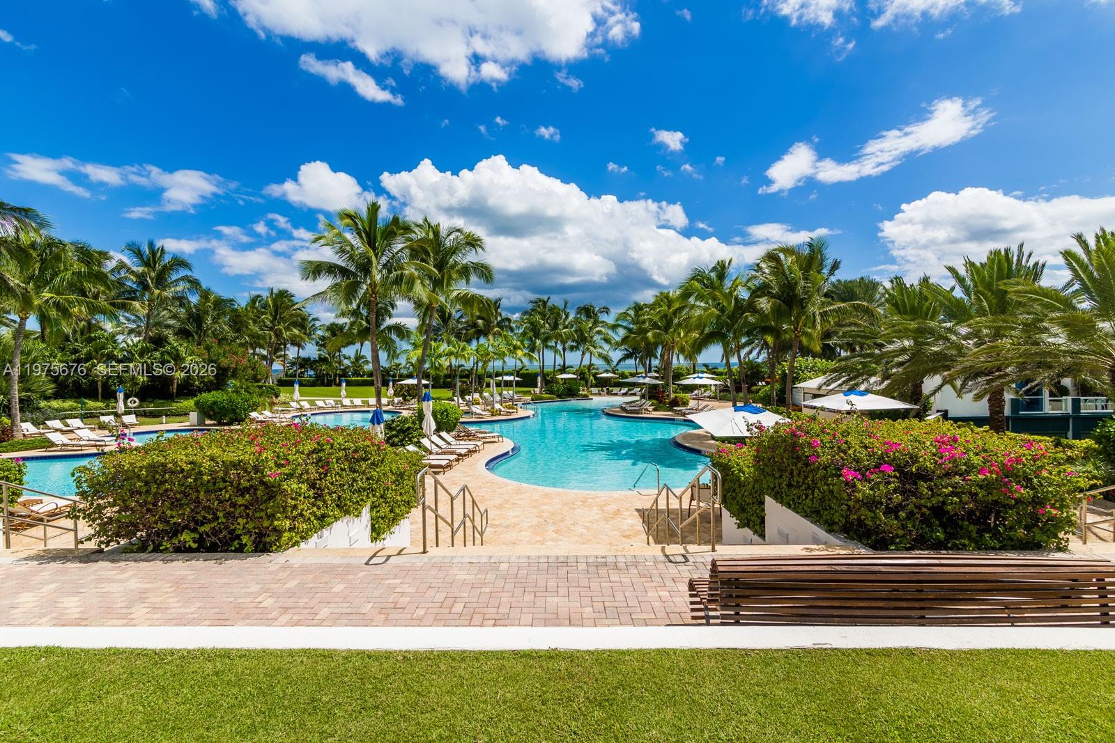 CONTINUUM ON SOUTH BEACH - Residential