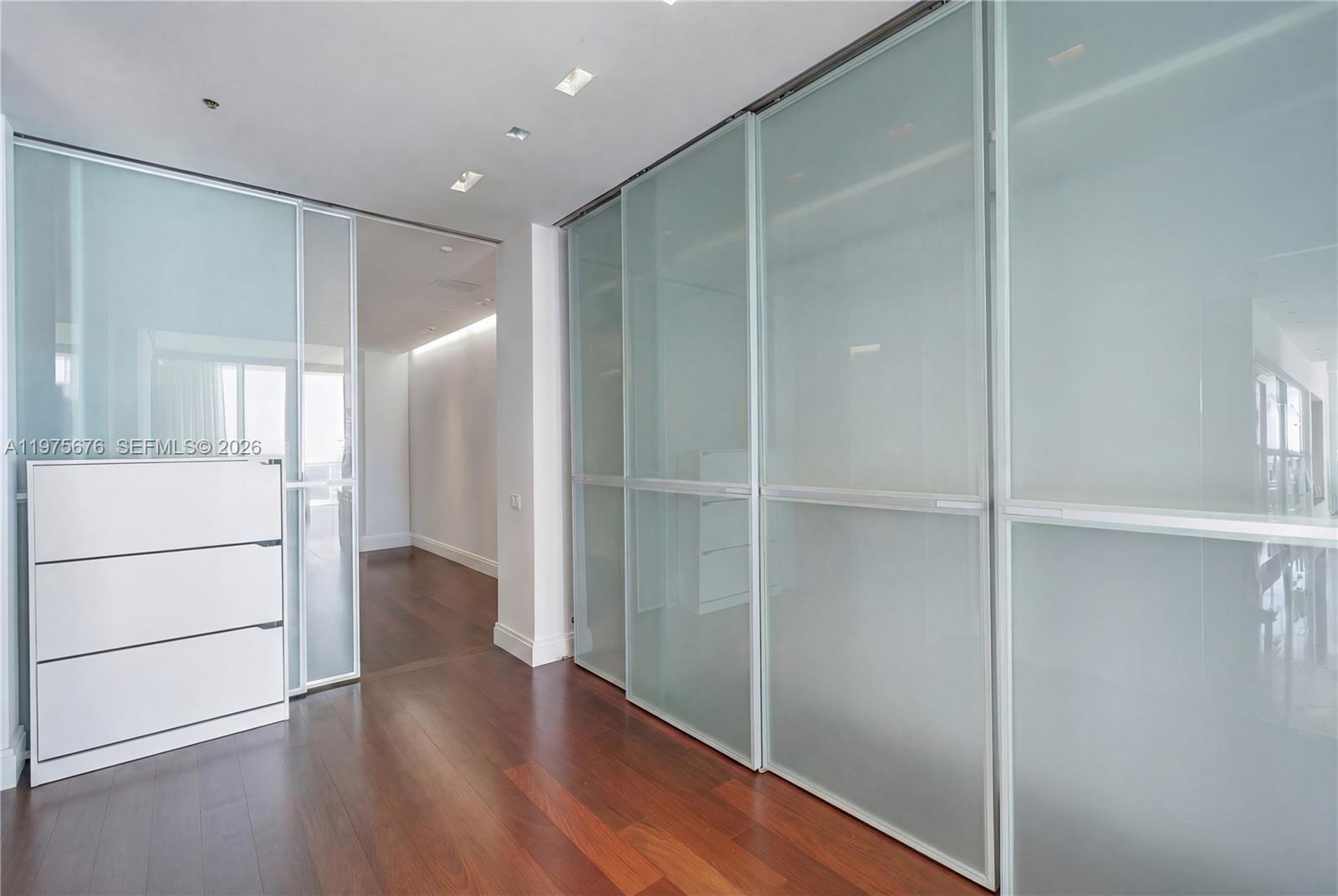 CONTINUUM ON SOUTH BEACH - Residential