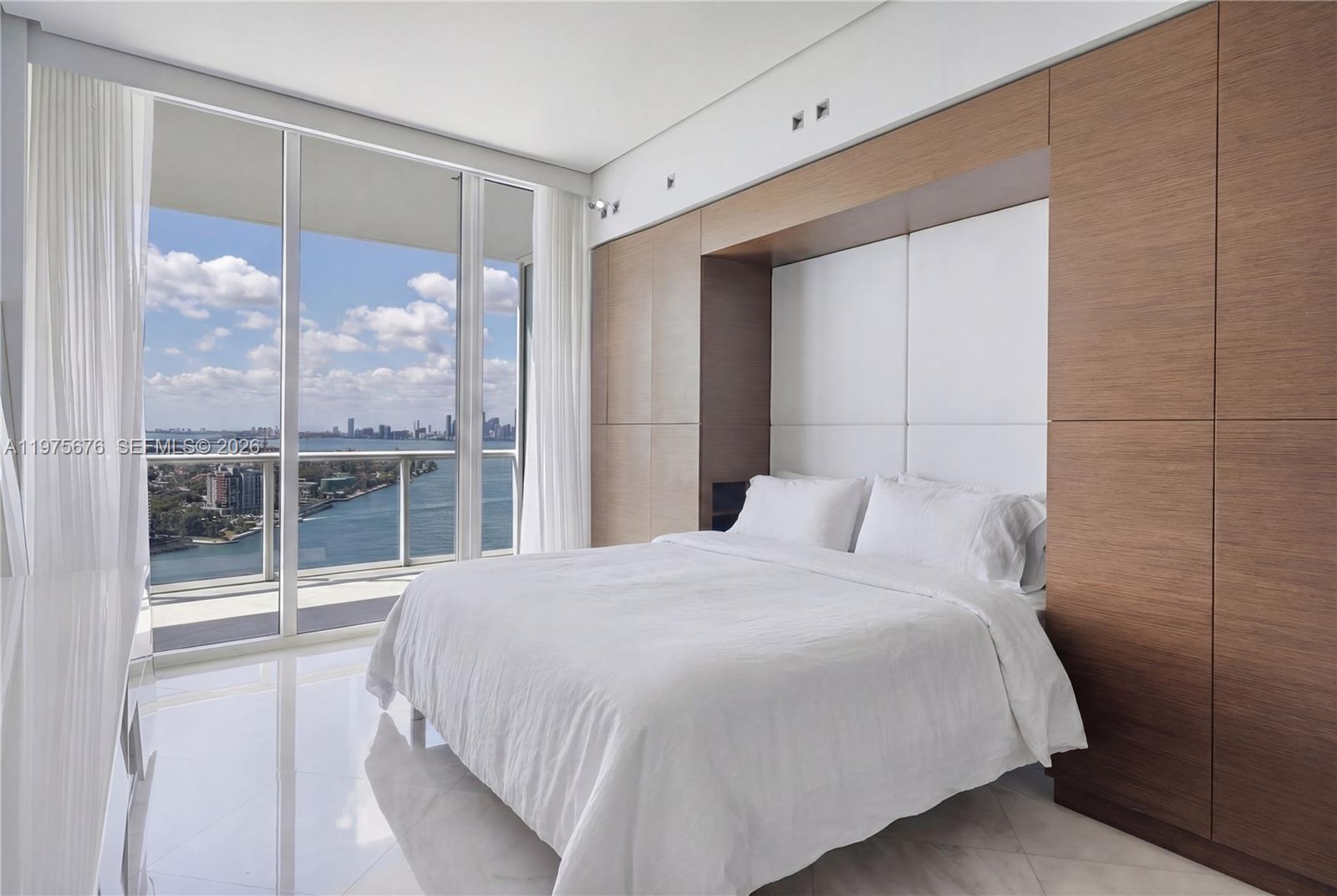 CONTINUUM ON SOUTH BEACH - Residential