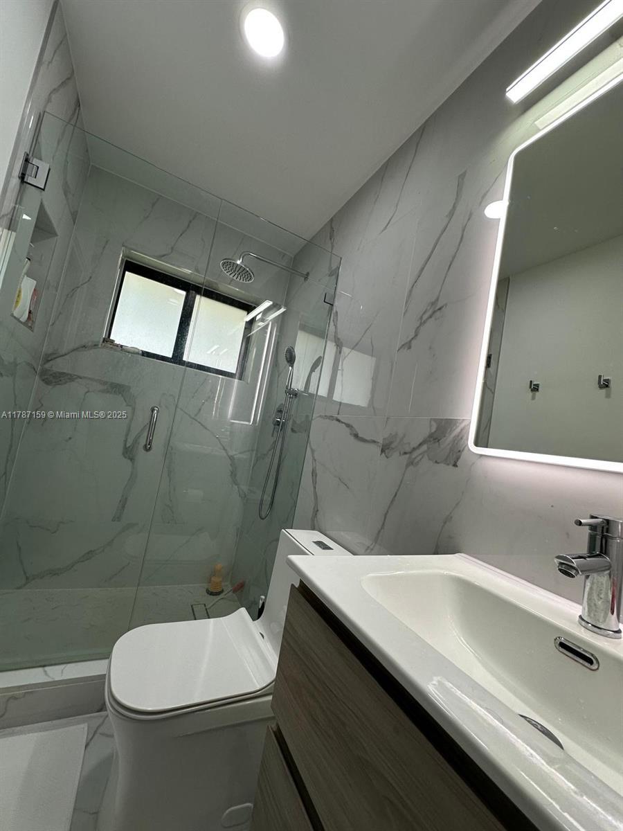 CORAL KEY VILLAS 2ND SEC - Residential