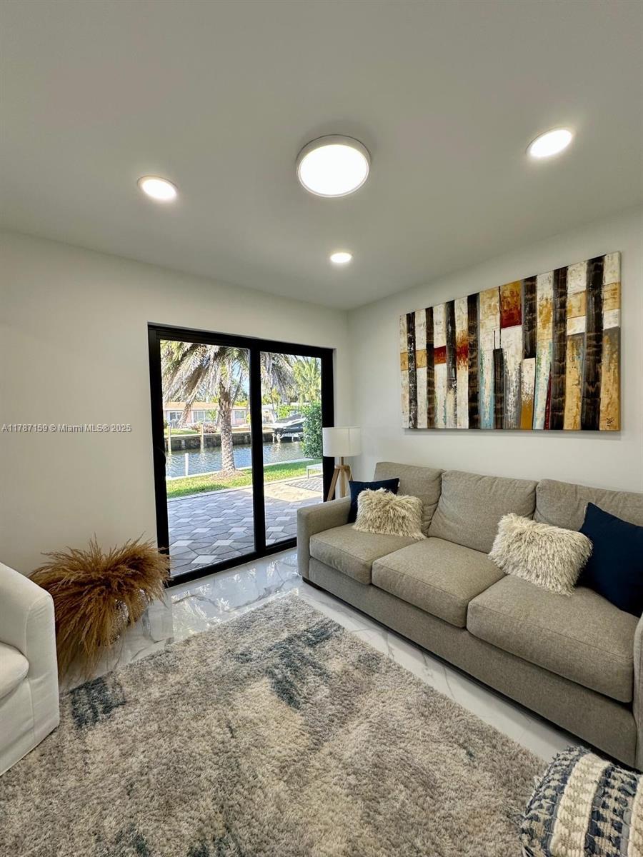 CORAL KEY VILLAS 2ND SEC - Residential