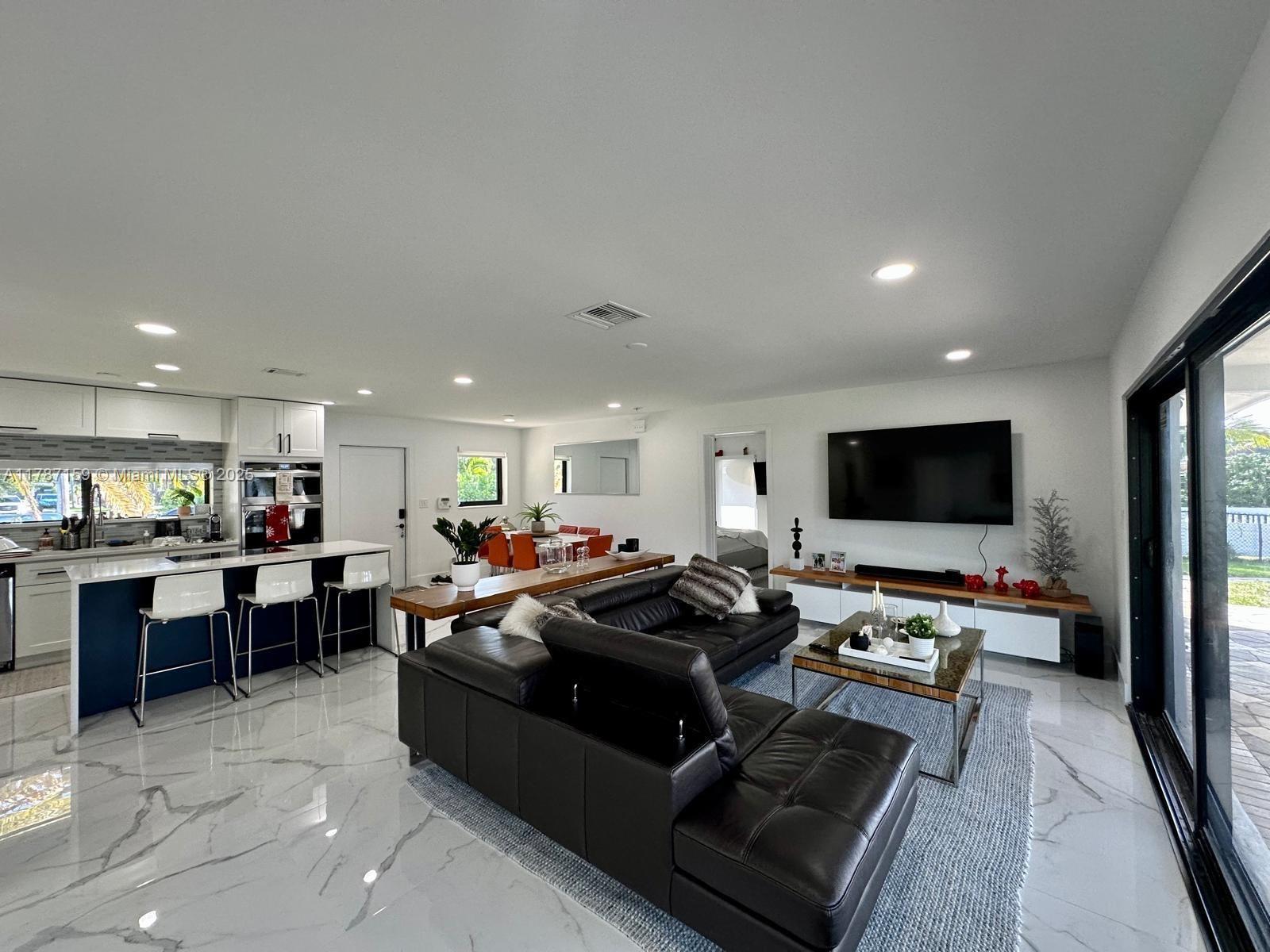 2501 NE 50th St