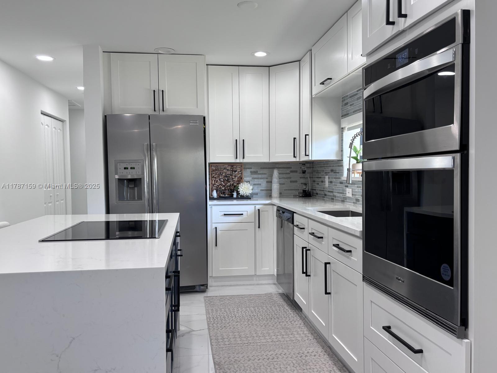 CORAL KEY VILLAS 2ND SEC - Residential