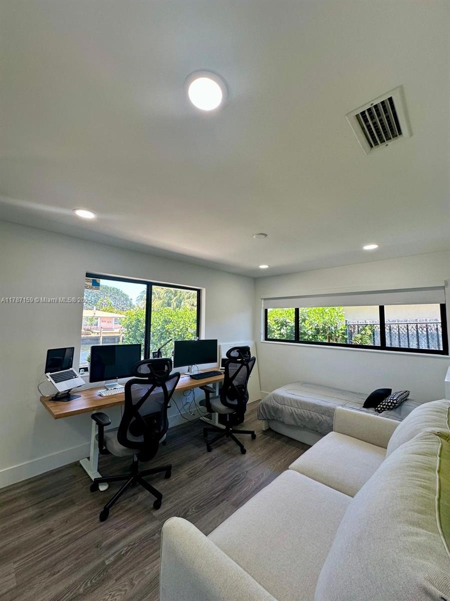 CORAL KEY VILLAS 2ND SEC - Residential