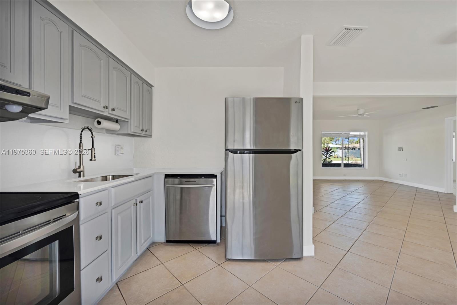 NORTH ANDREWS GARDENS FIR - Residential Lease