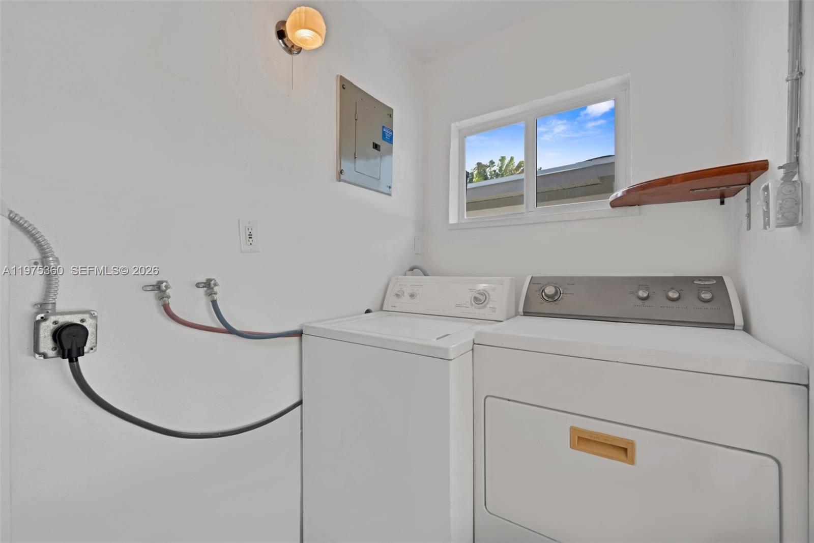 NORTH ANDREWS GARDENS FIR - Residential Lease