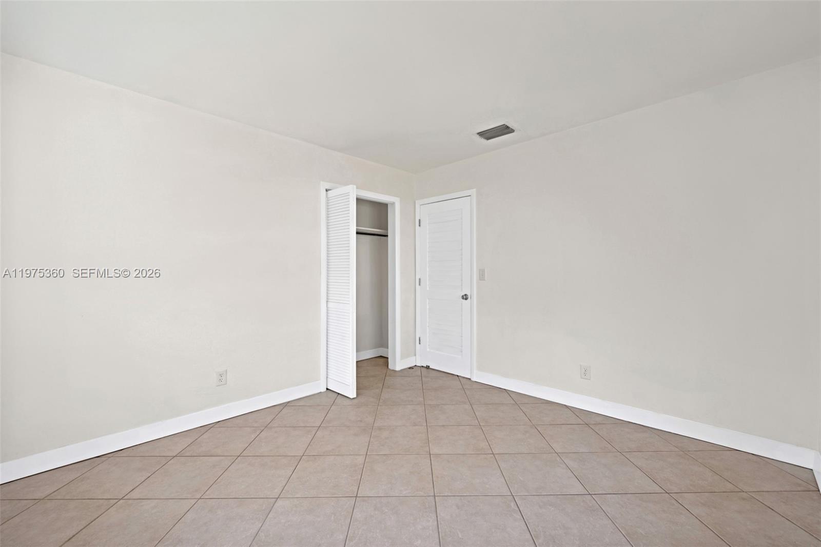 NORTH ANDREWS GARDENS FIR - Residential Lease