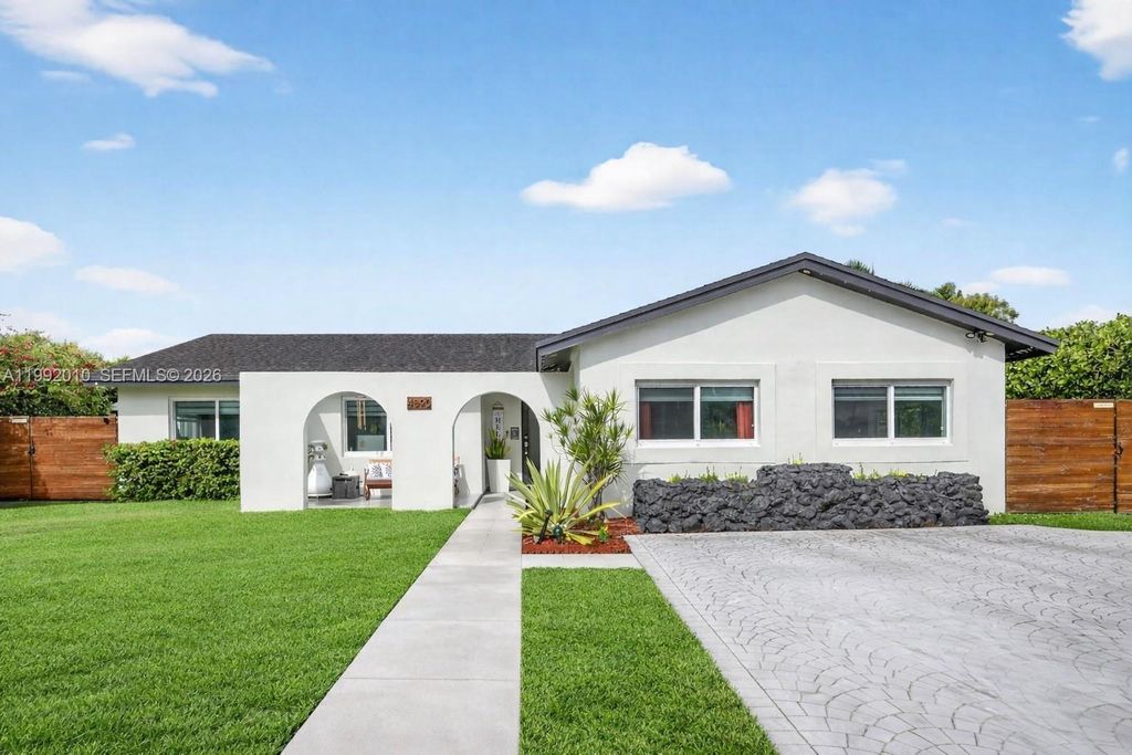 Photo of 4890 SW 141st Ave, Miami, FL 33175 (MLS # A11992010)