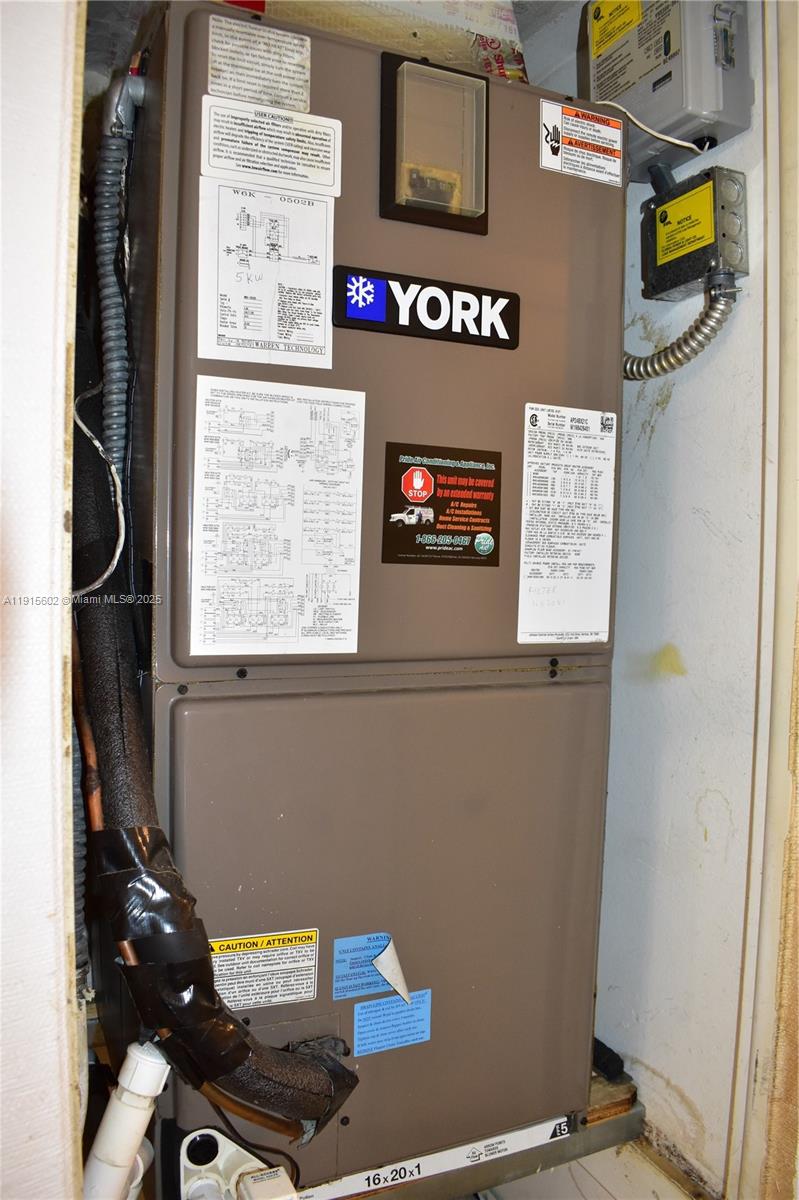 SUNRISE LAKES 135 CONDO - Residential