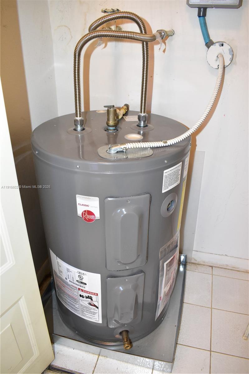 SUNRISE LAKES 135 CONDO - Residential