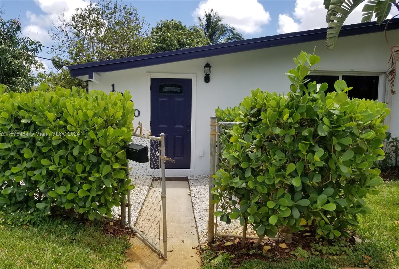 Property for Sale at 1260 Sw 28th Rd Rd, Fort Lauderdale, Broward County, Florida - Bedrooms: 4 
Bathrooms: 3  - $565,900