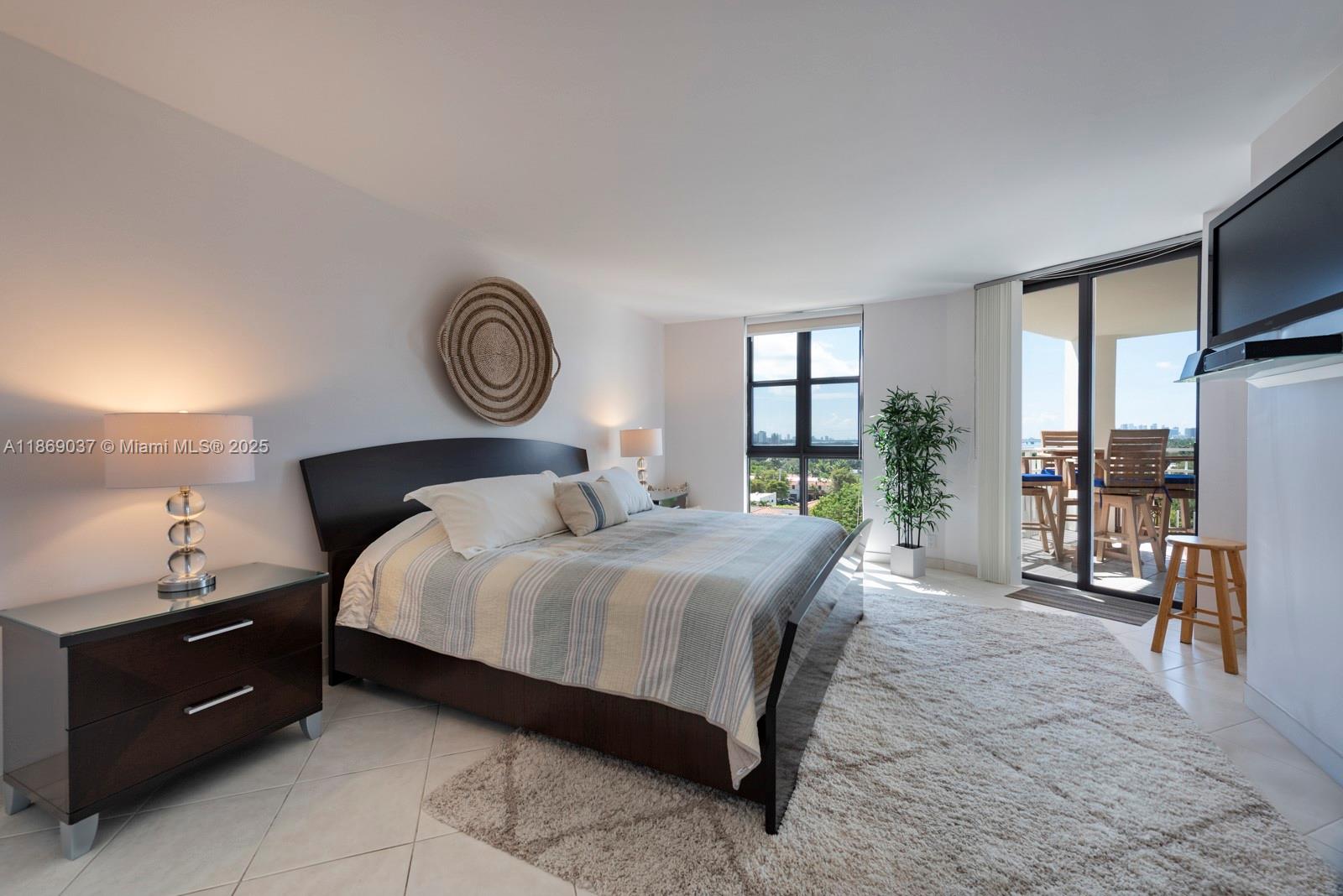 TOWERS OF QUAYSIDE CONDO - Residential