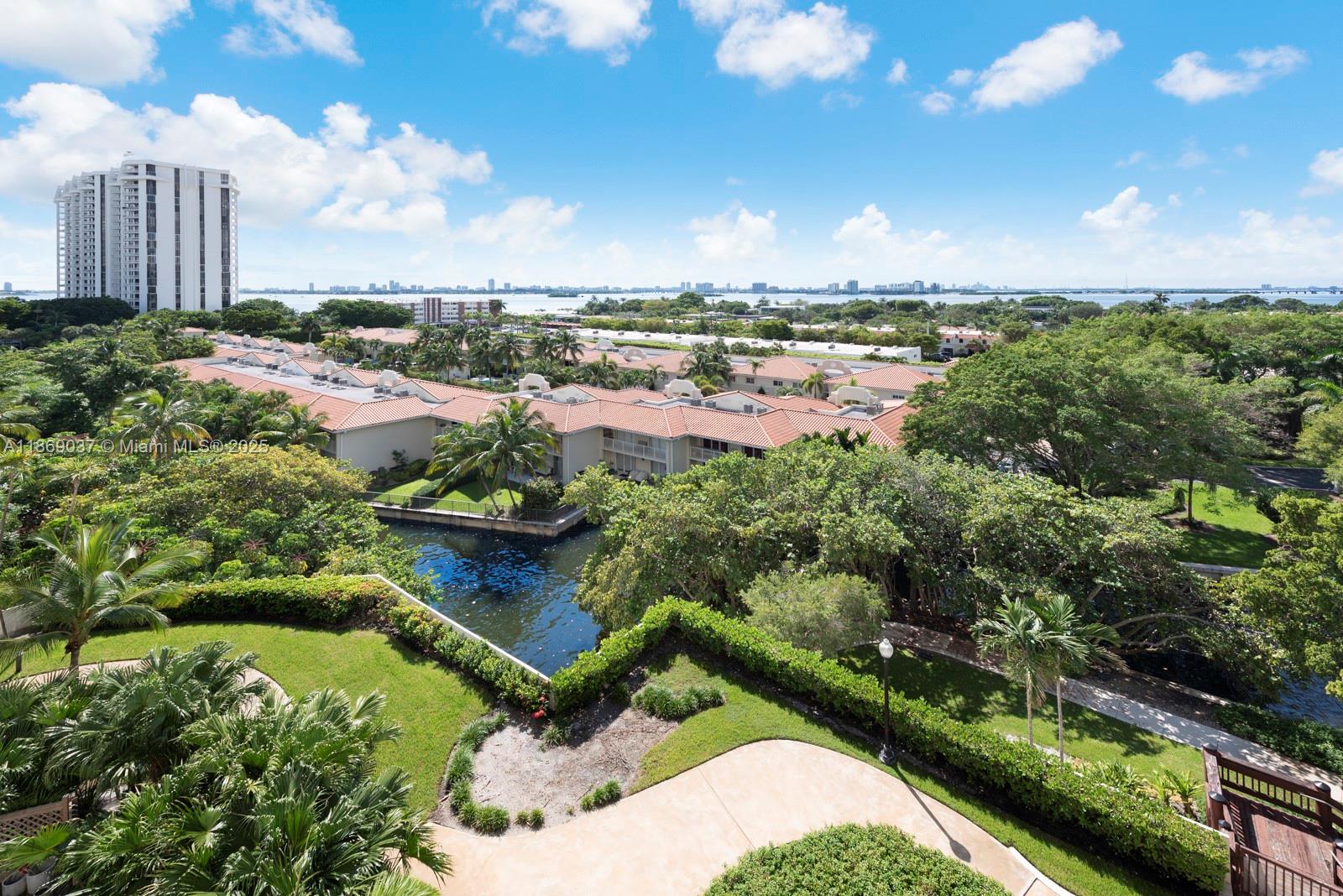 TOWERS OF QUAYSIDE CONDO - Residential