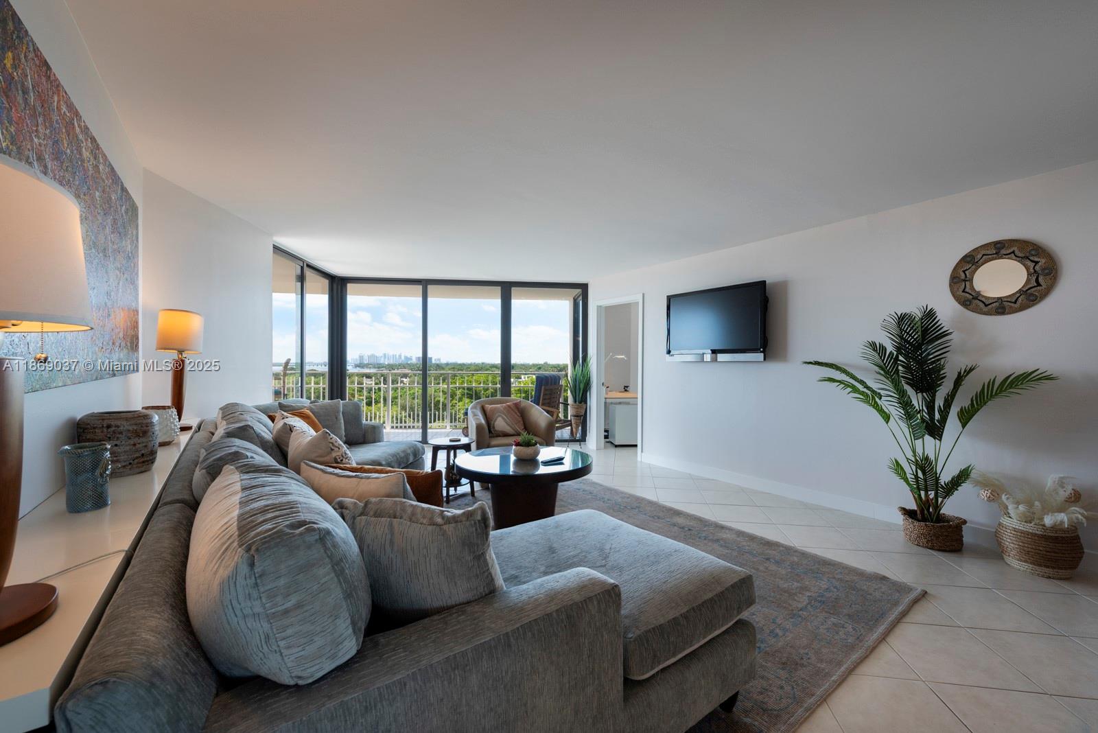 TOWERS OF QUAYSIDE CONDO - Residential