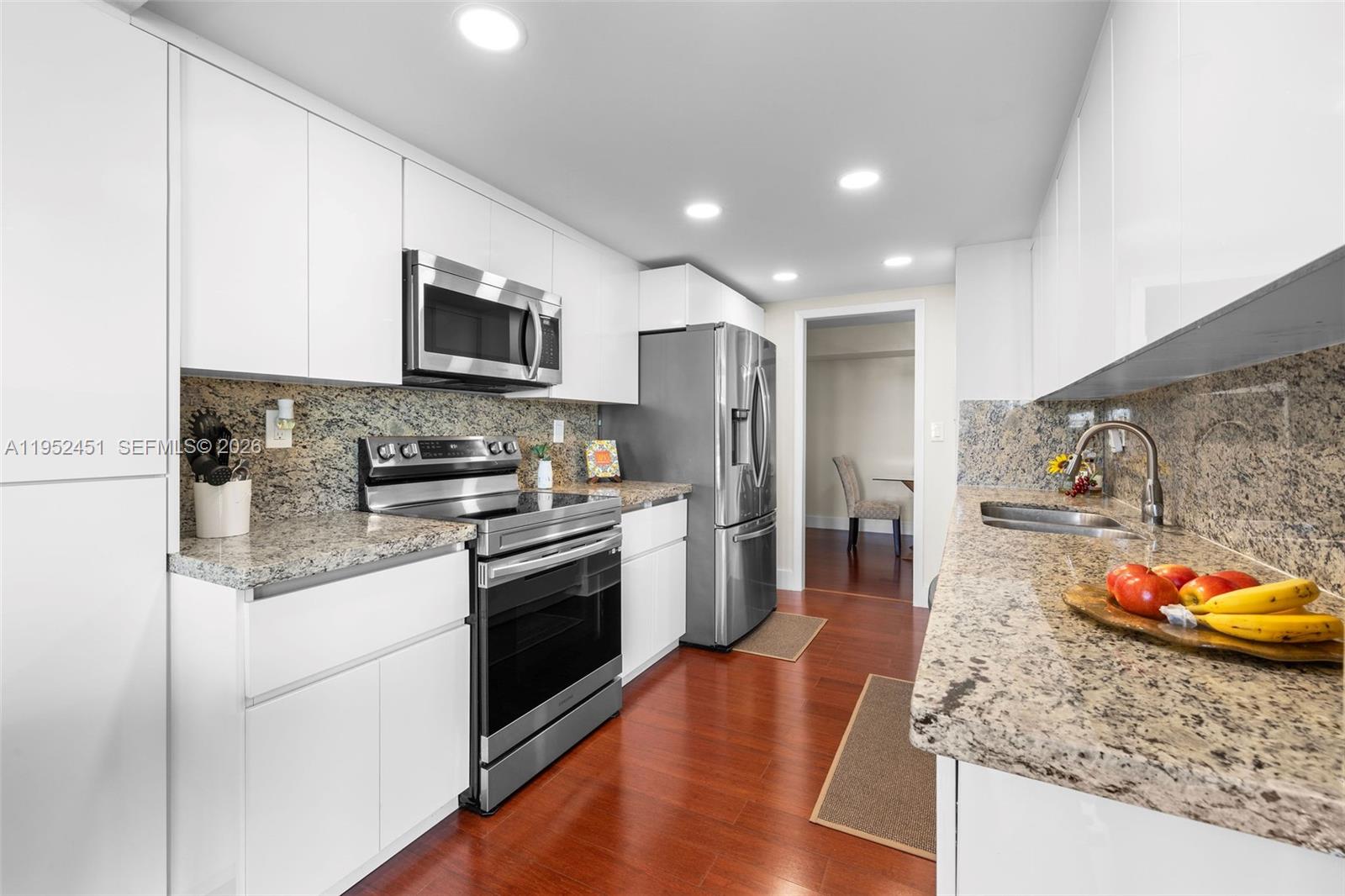 THE TOWERS OF QUAYSIDE CO - Residential