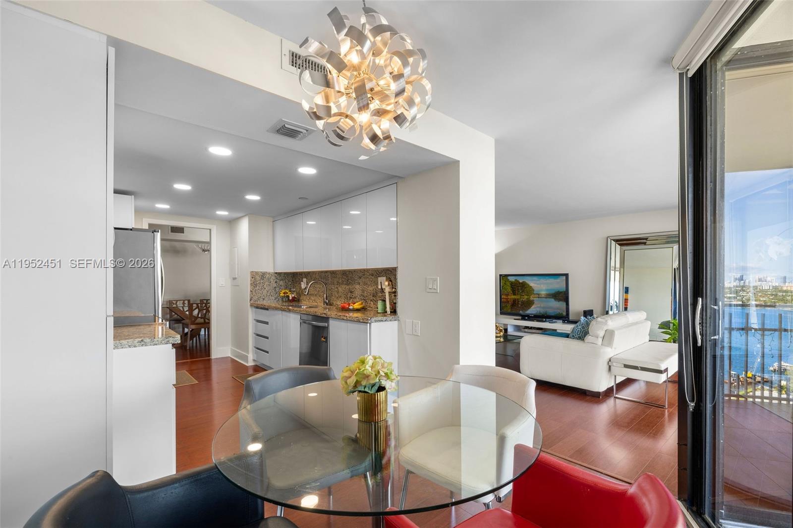 THE TOWERS OF QUAYSIDE CO - Residential