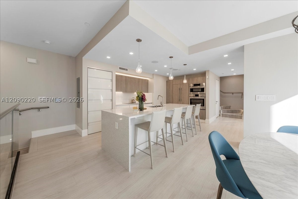 455 NE 39th St 306