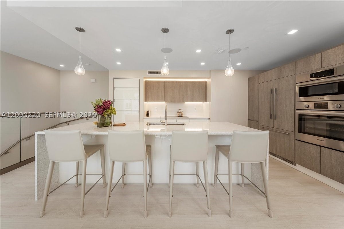 455 NE 39th St 306