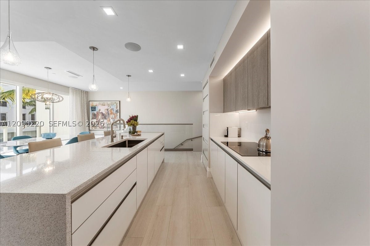 455 NE 39th St 306