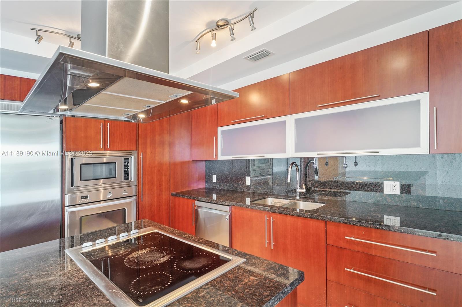 RESIDENCES AT RIVERWALK C - Residential