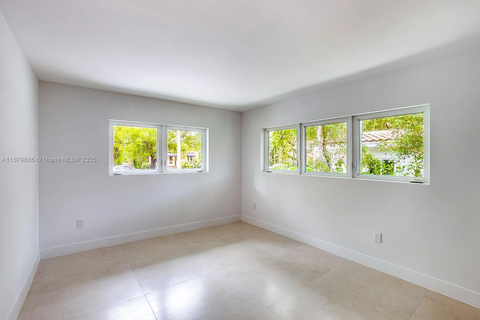 Coral Gables, Florida 33134, United States, 4 Bedrooms Bedrooms, ,5 BathroomsBathrooms,Residential,Active,37450