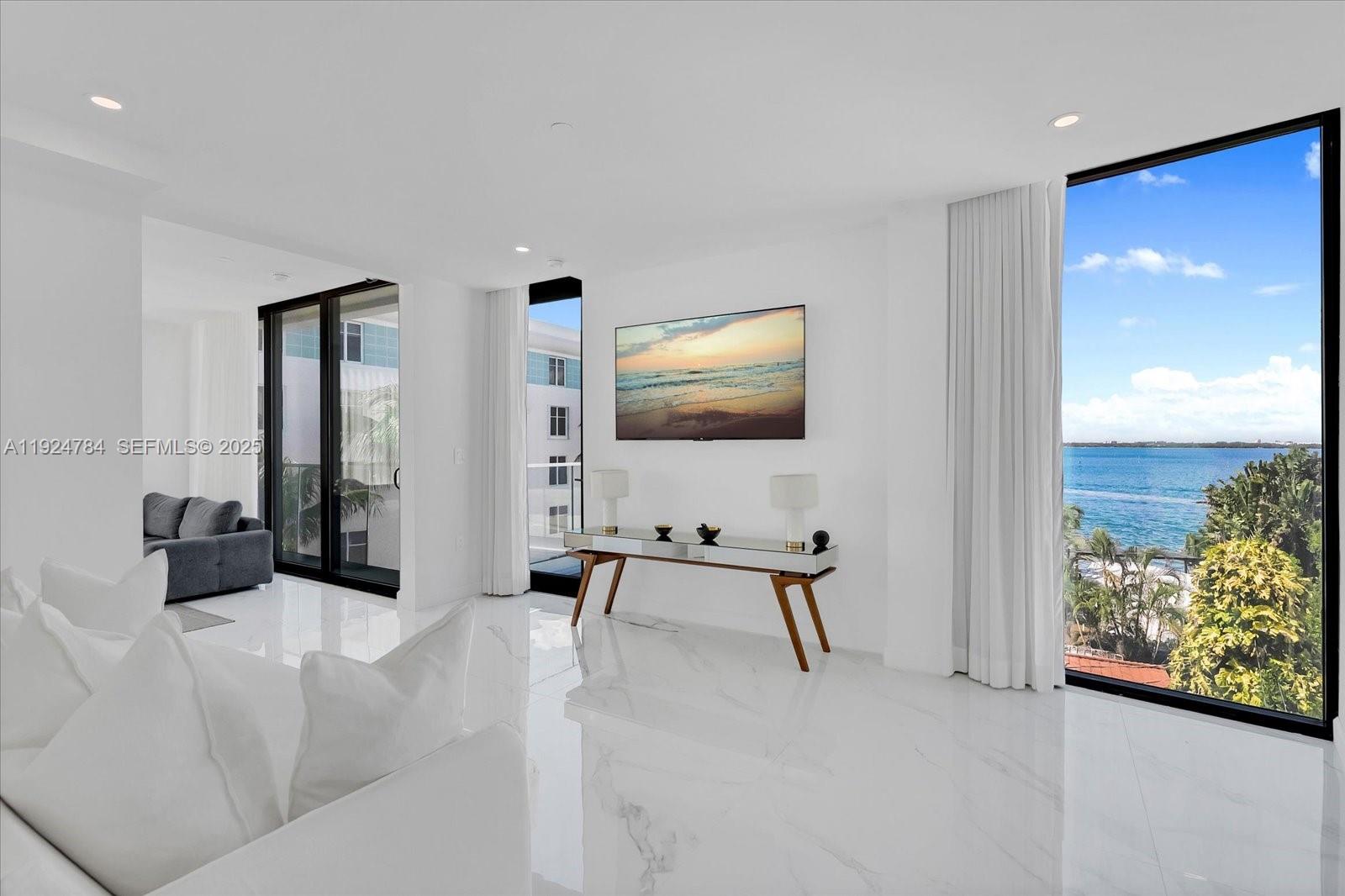 BELLE ISLE VILLAS - Residential