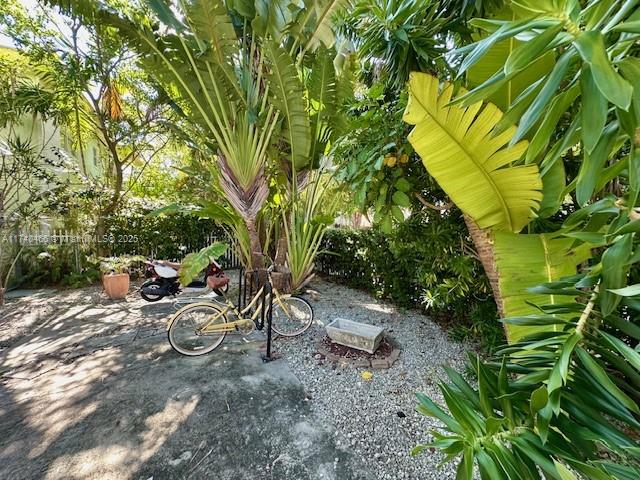 FRIENDLY CORNER CONDO - Residential