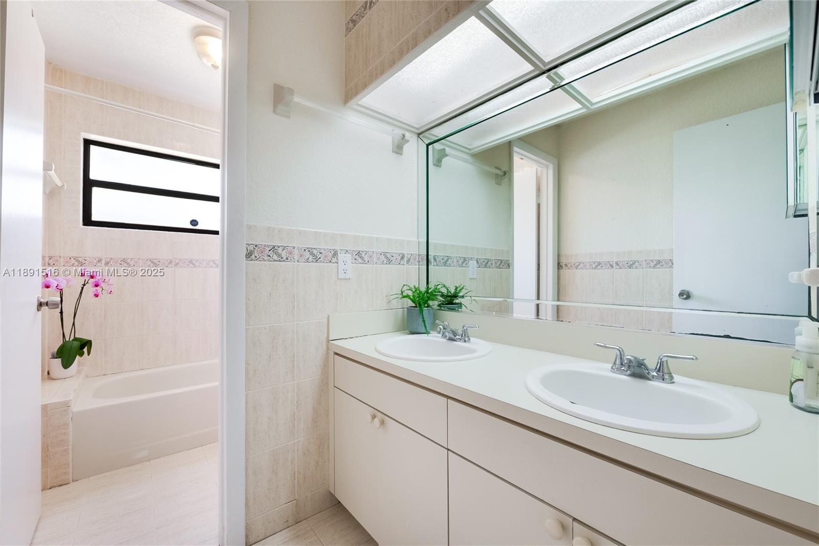 PARIS EST SO 1ST ADDN - Residential