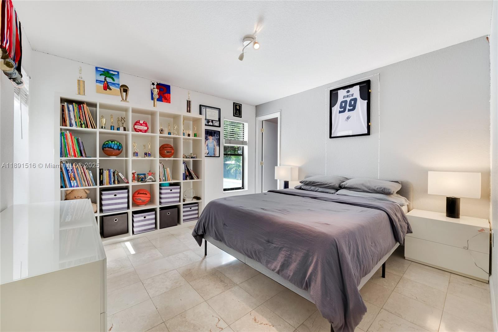 PARIS EST SO 1ST ADDN - Residential