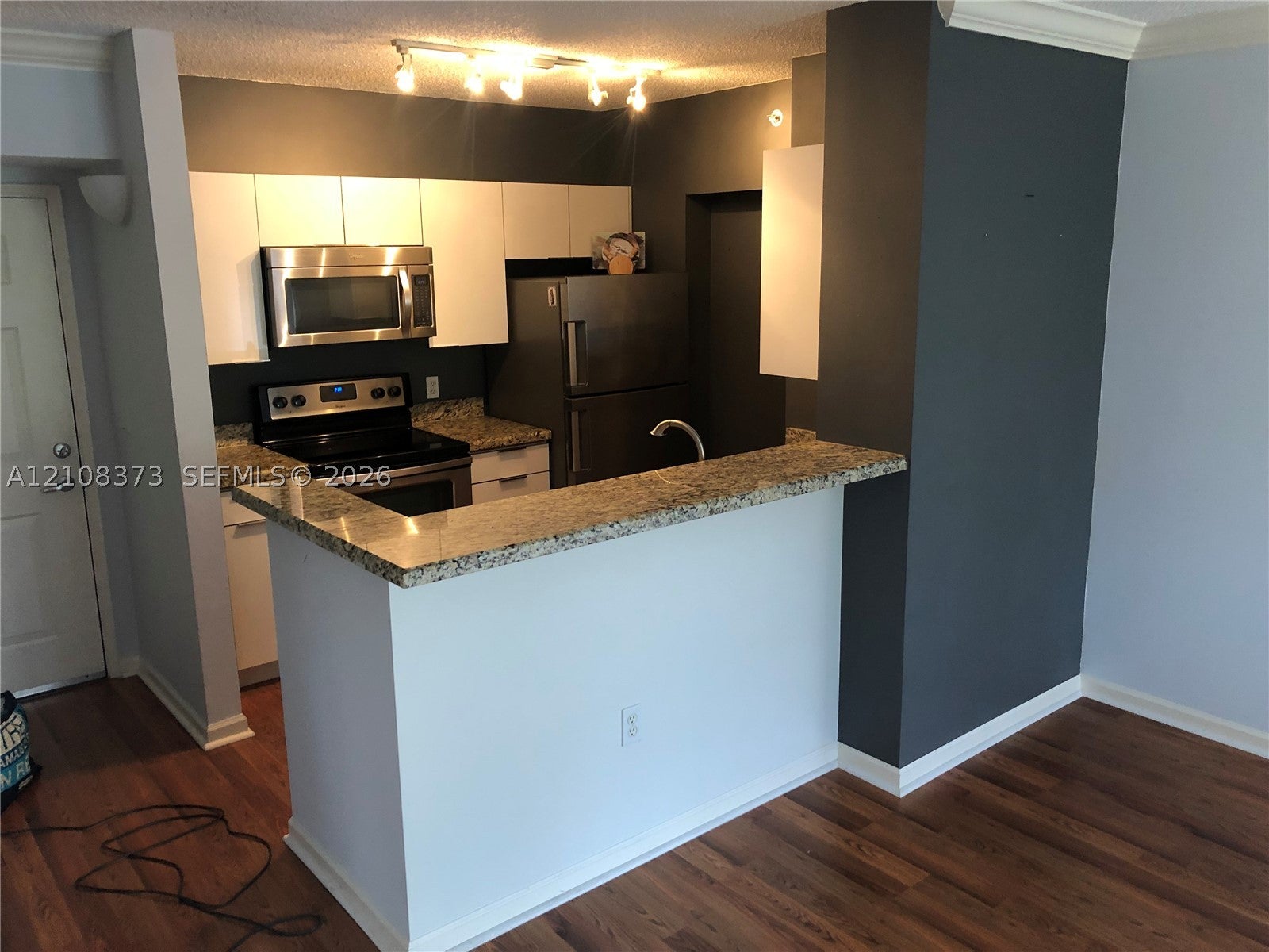 1900 Van Buren St 411B