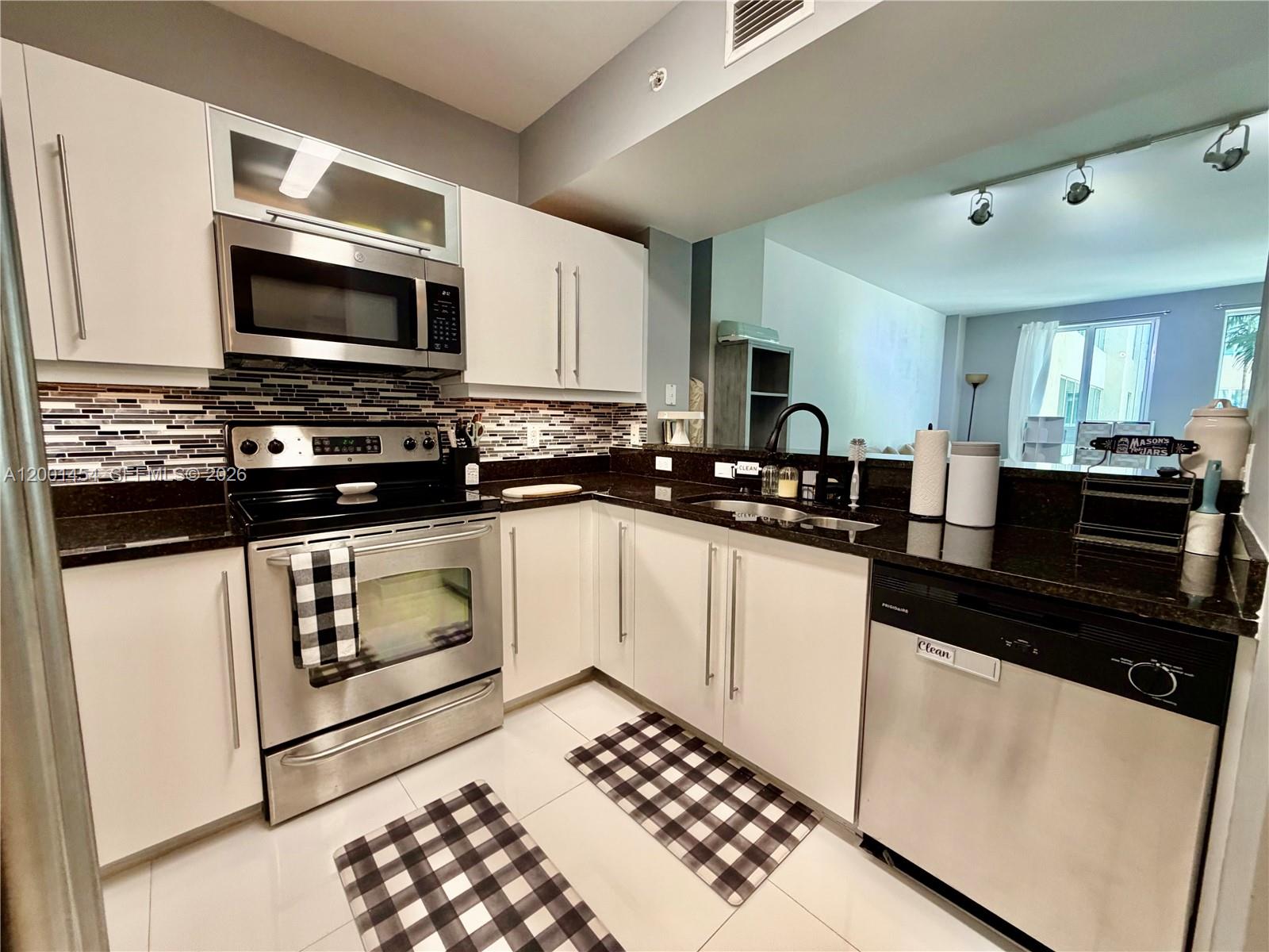 TOSCANO CONDO - Residential