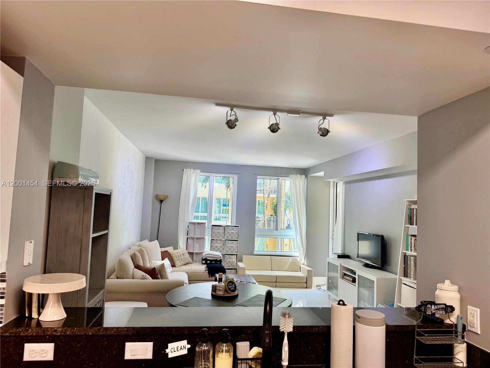 TOSCANO CONDO - Residential