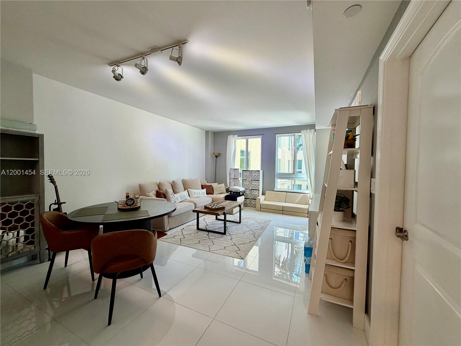 TOSCANO CONDO - Residential
