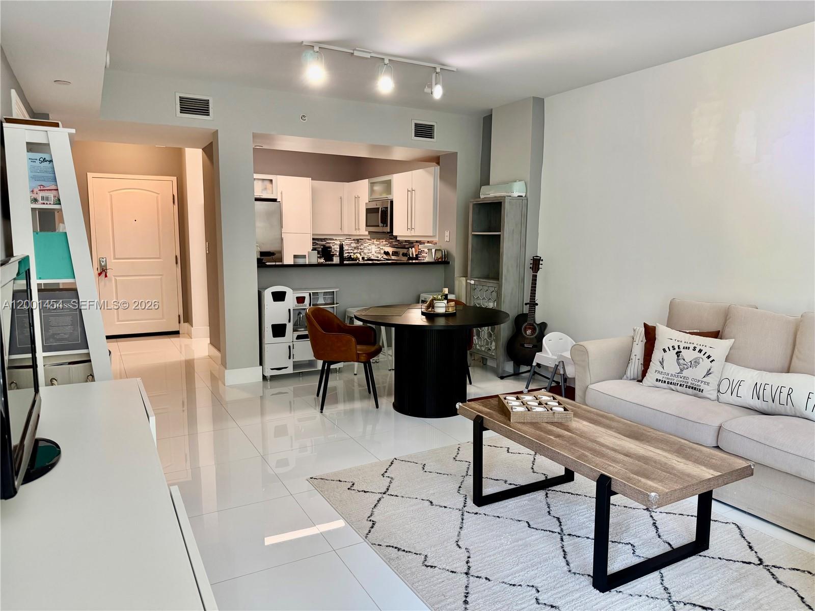 TOSCANO CONDO - Residential