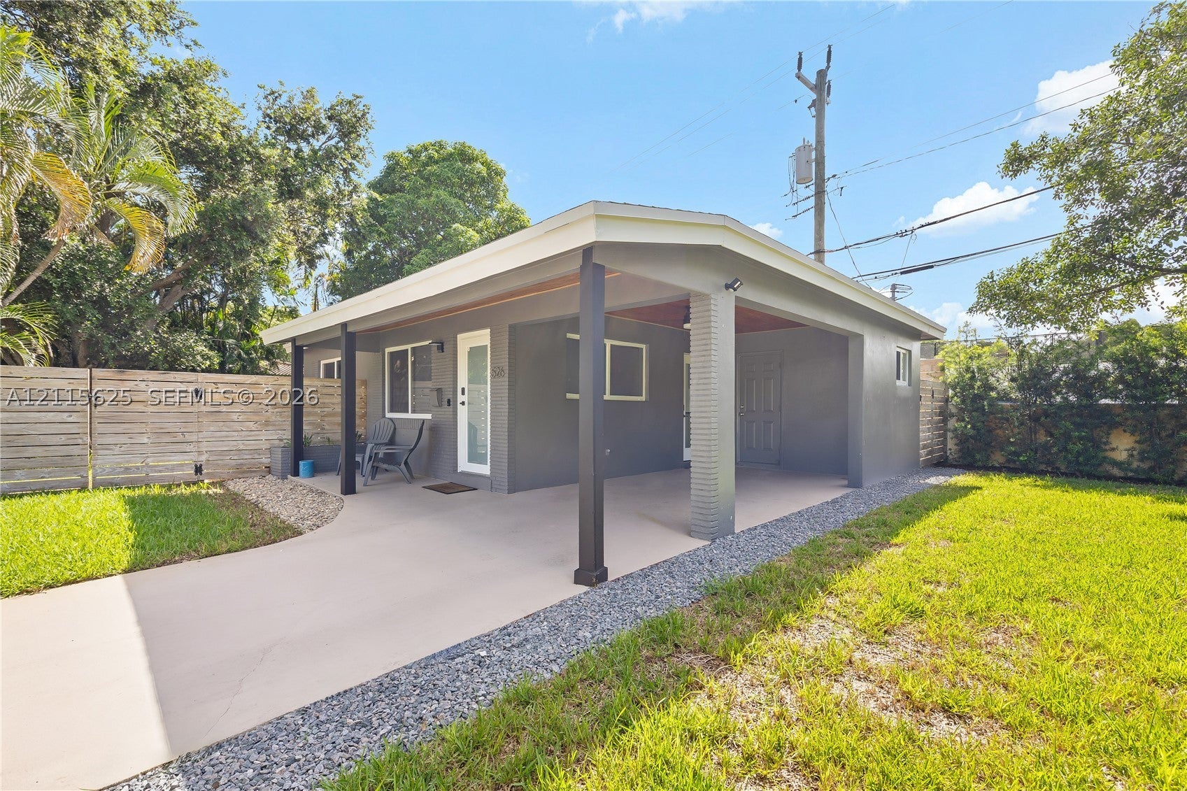 526 NE 13th Ct