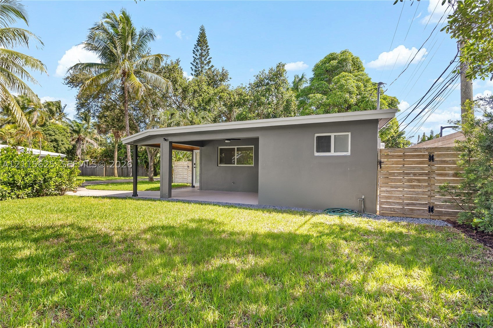 526 NE 13th Ct