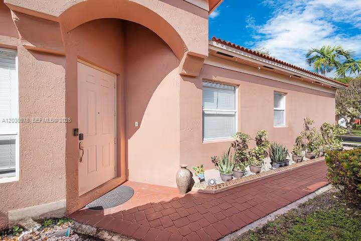 2327 NE 37th Ter