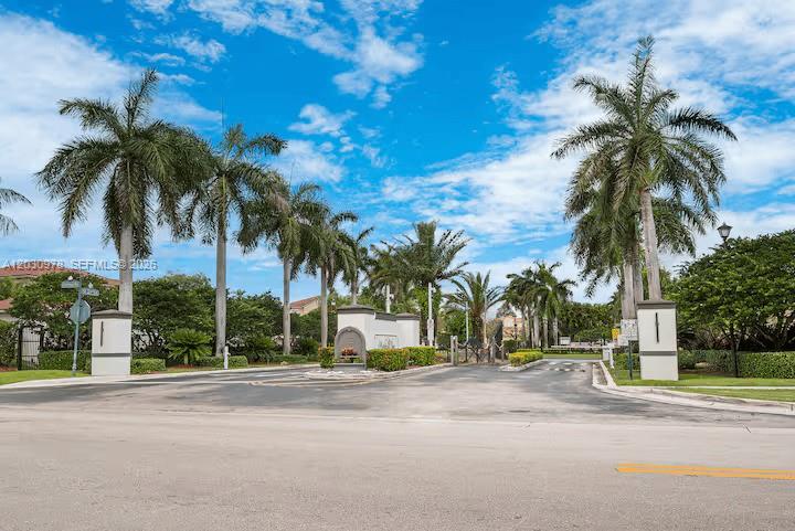 2327 NE 37th Ter