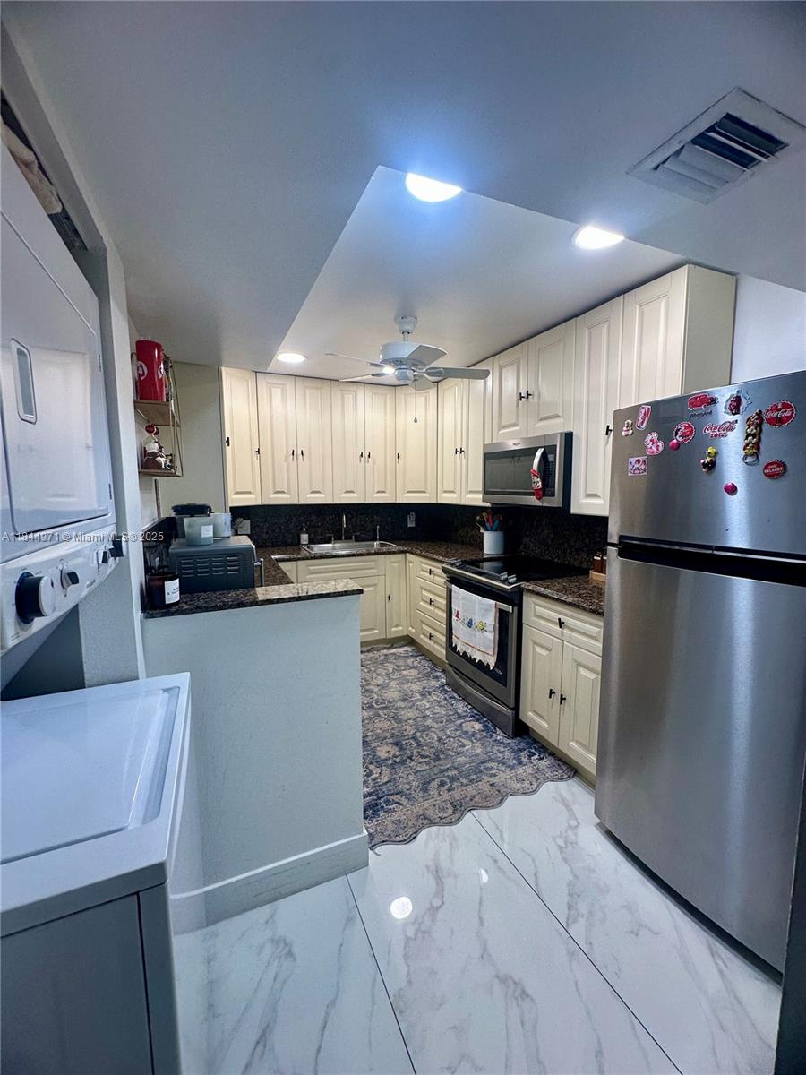 VISTA GARDENS I CONDO - Residential