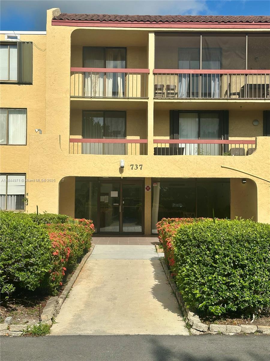 VISTA GARDENS I CONDO - Residential