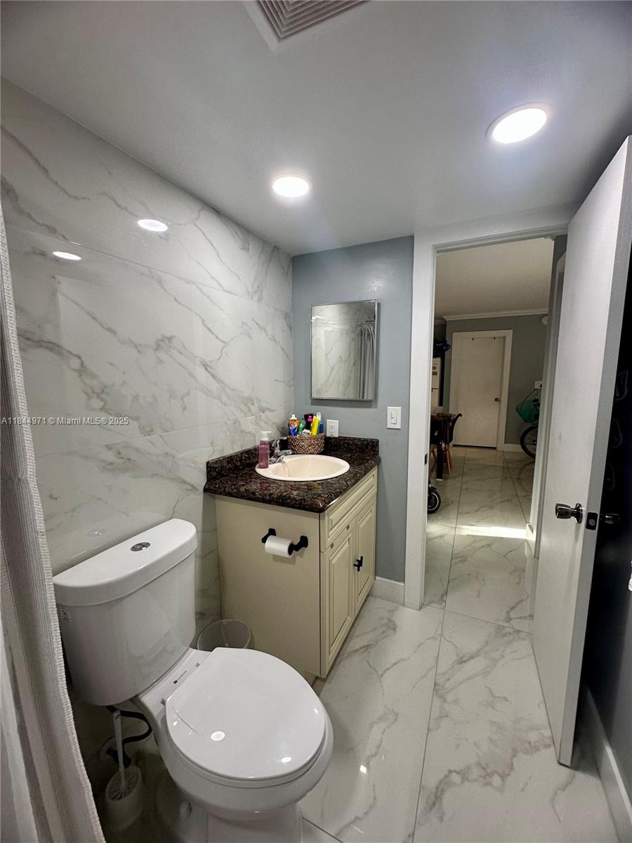 VISTA GARDENS I CONDO - Residential